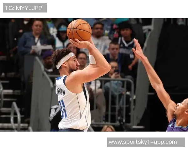 克莱状态低迷表现不佳8投仅2中贡献5分正负值惨淡12